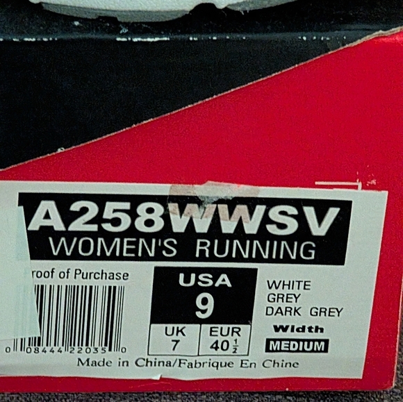 Avia Women's Gray and White Athletic Sneakers New, 9 - Picture 2 of 4